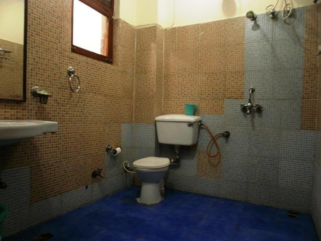 Sheel Gopal Vision Hotel Matura Exterior foto
