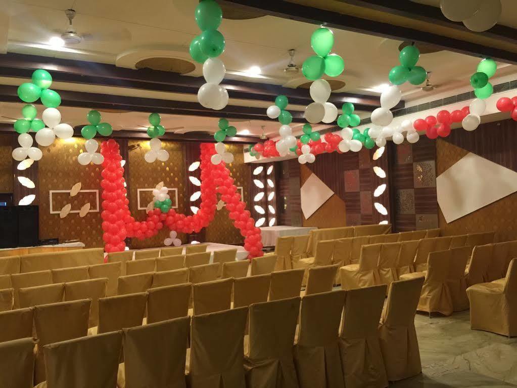 Sheel Gopal Vision Hotel Matura Exterior foto