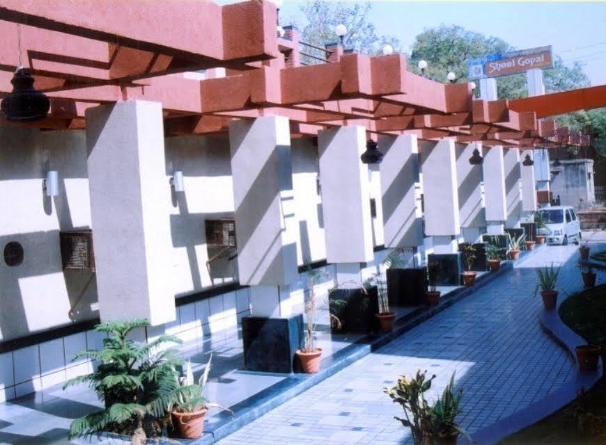 Sheel Gopal Vision Hotel Matura Exterior foto
