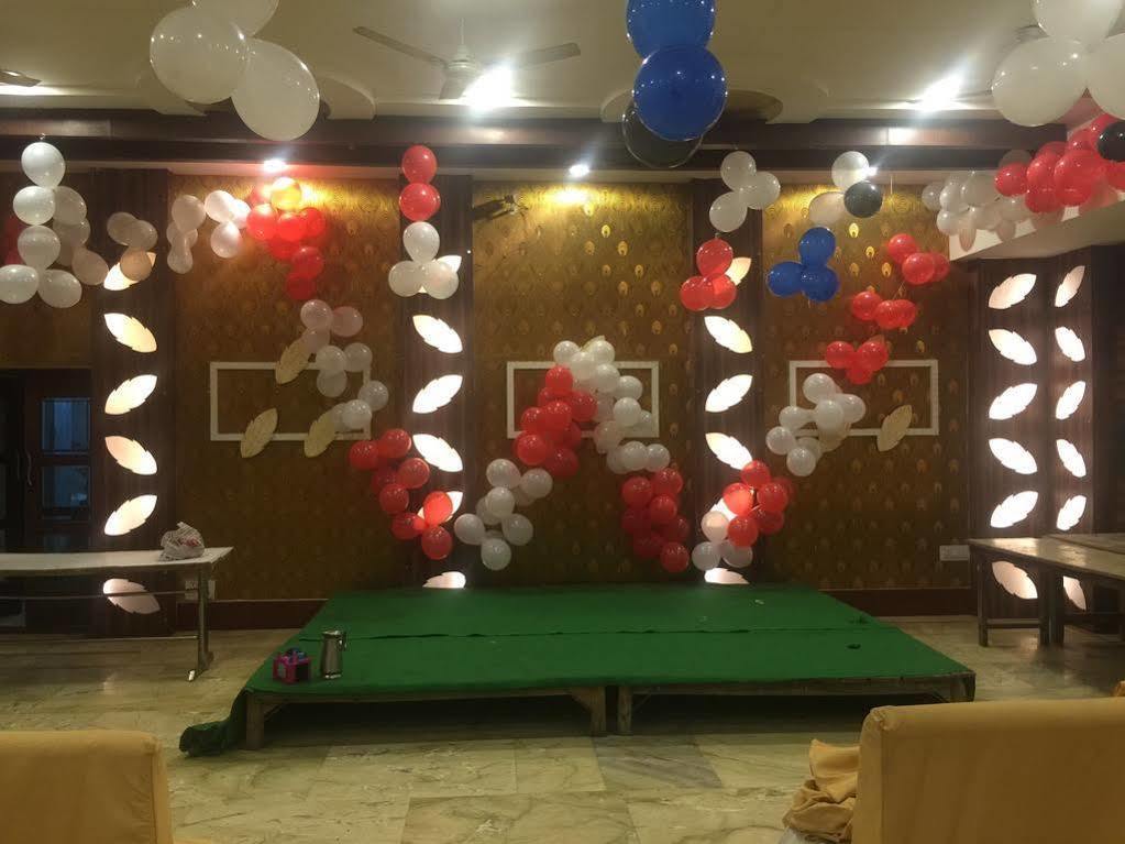 Sheel Gopal Vision Hotel Matura Exterior foto