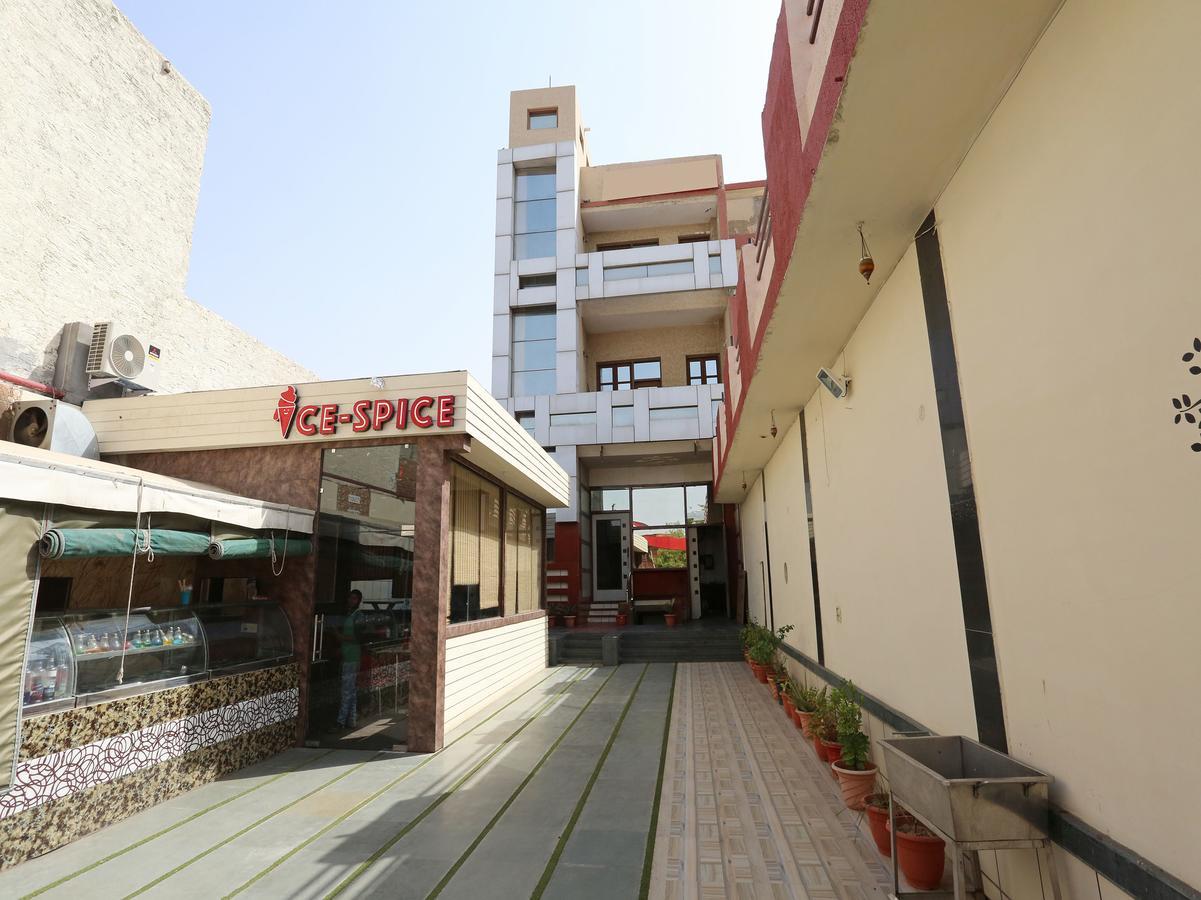 Sheel Gopal Vision Hotel Matura Exterior foto